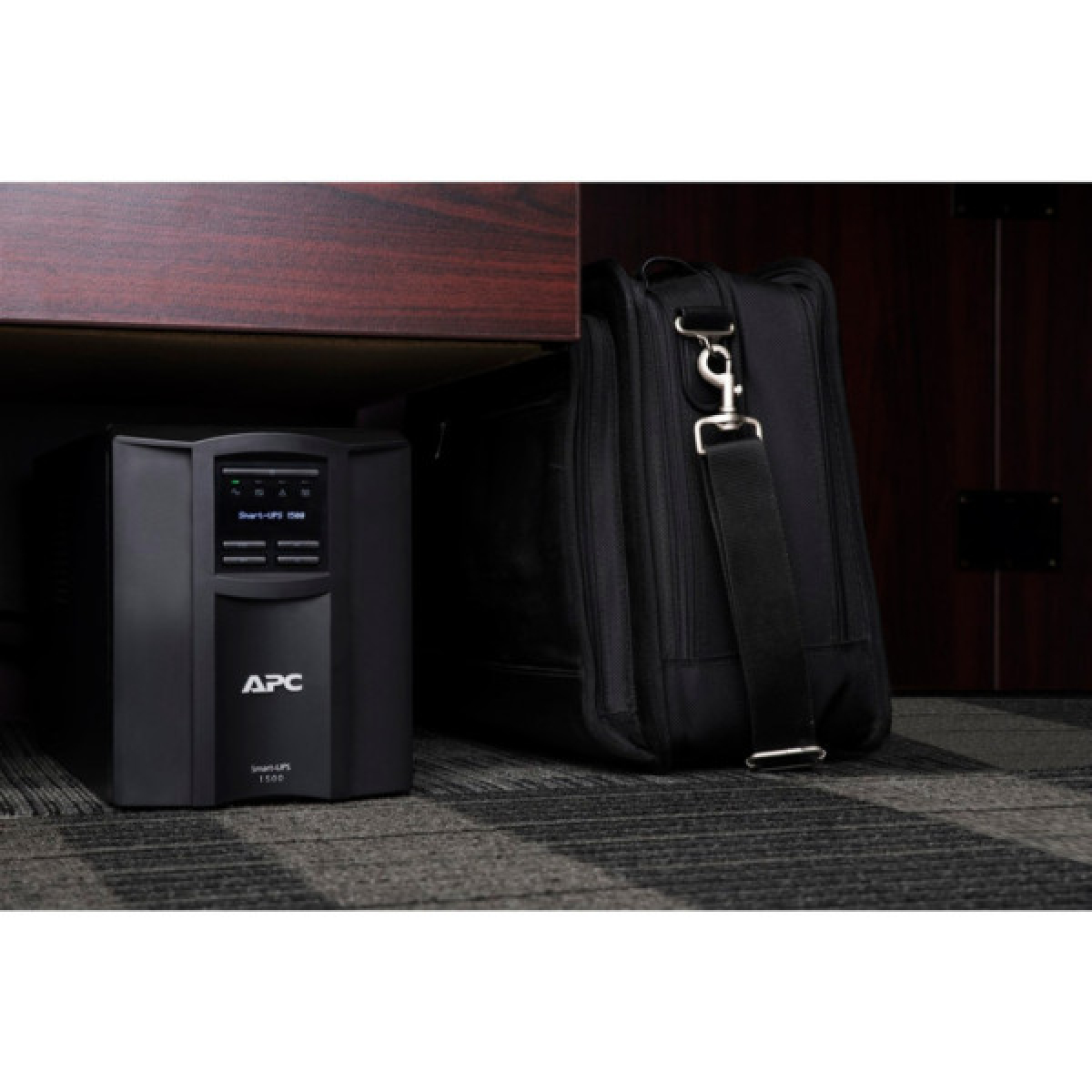 Пристрій безперебійного живлення APC Smart-UPS 1500VA LCD SmartConnect (SMT1500IC) - Фото 3