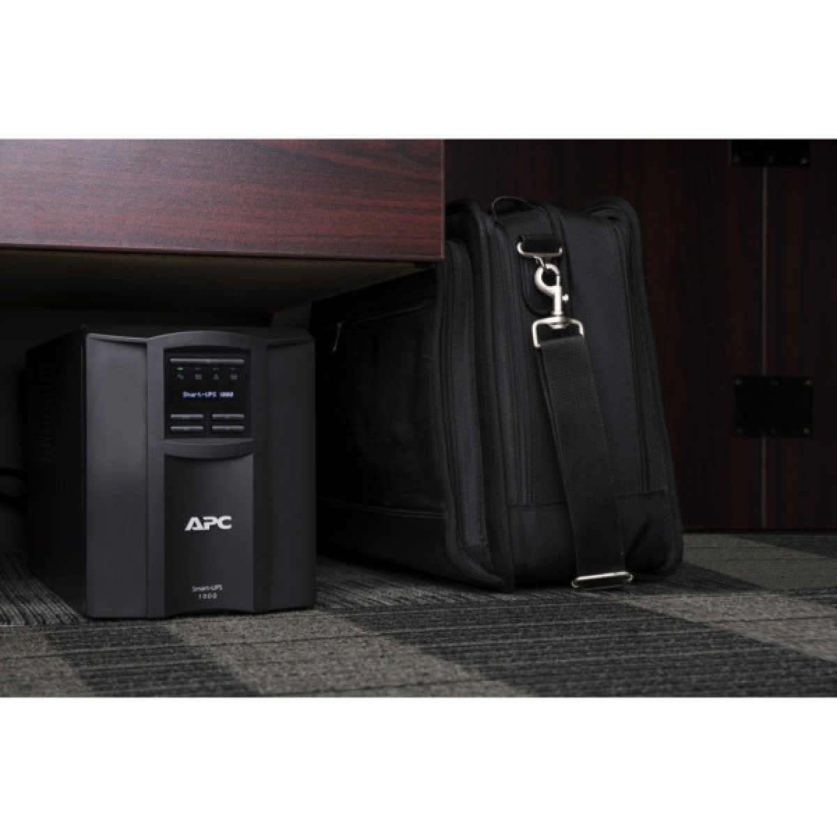 Пристрій безперебійного живлення APC Smart-UPS 1000VA LCD SmartConnect (SMT1000IC) - Фото 3